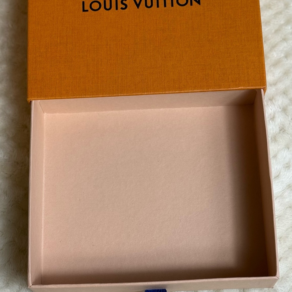 Louis Vuitton Signature Small Gift Box— Excellent Condition 🎁 - Picture 8 of 10